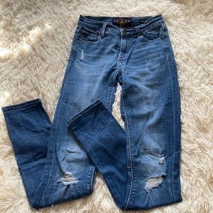 Lucky Brand size 24/00 skinny jeans. Great condition.